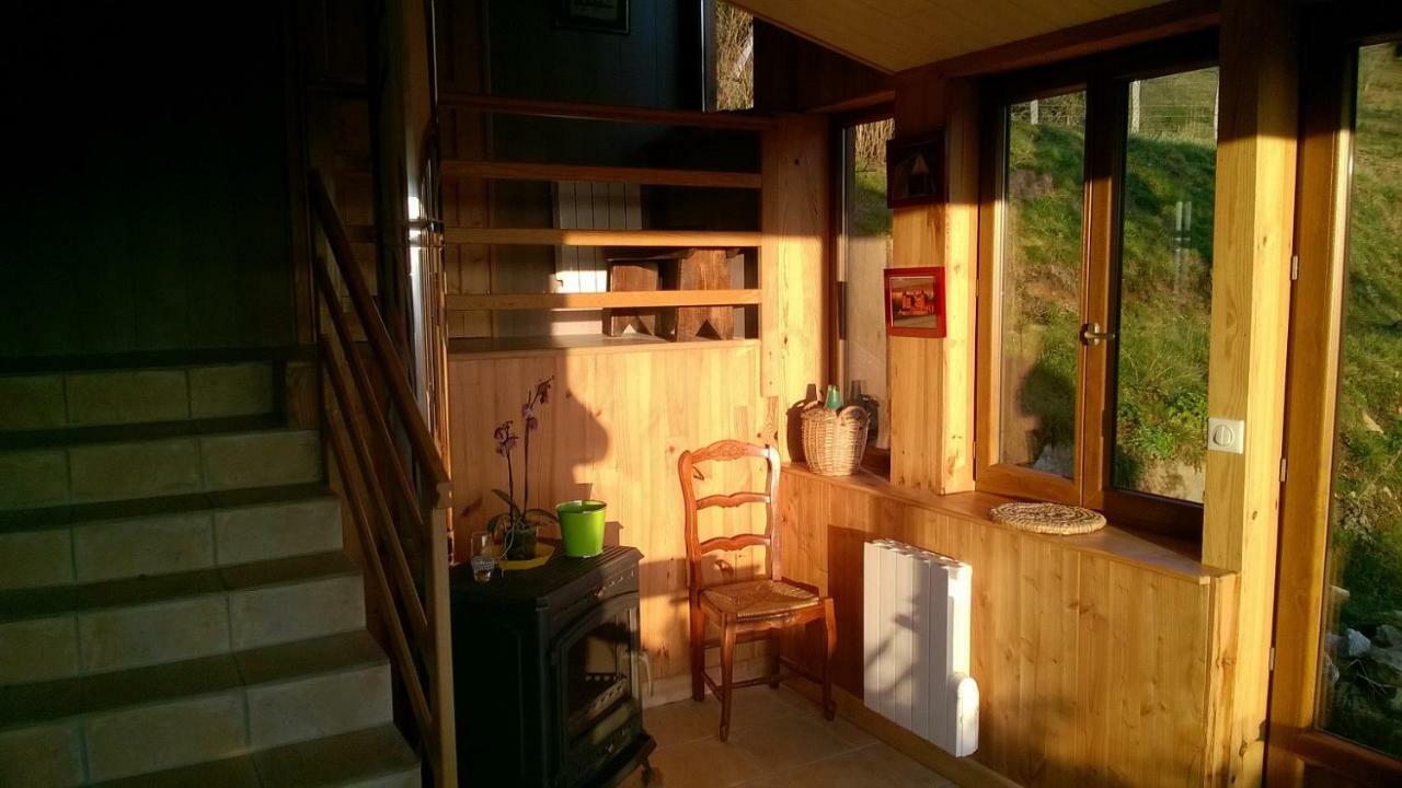 Gite " Oree Des Bois" Vertolaye ภายนอก รูปภาพ